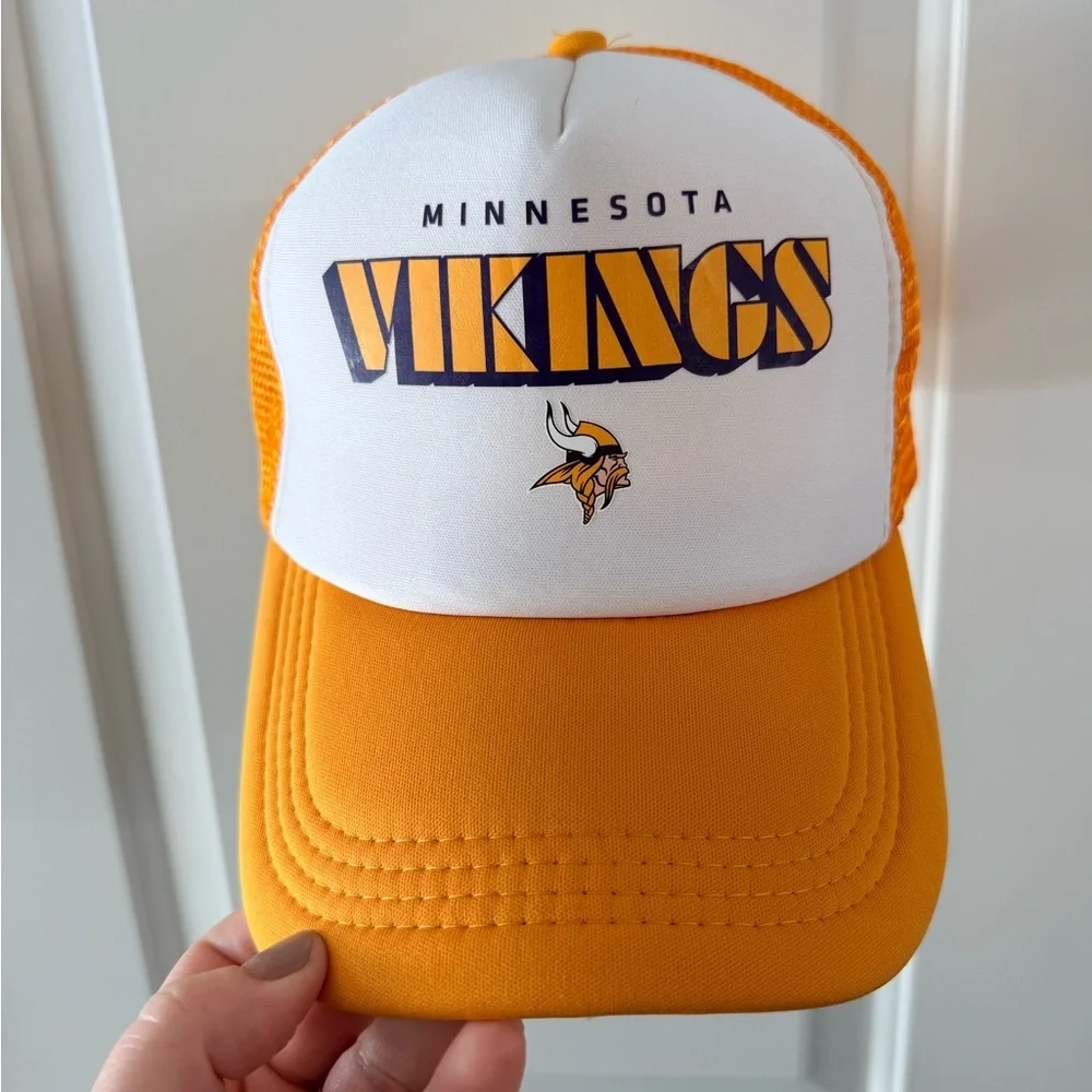 Minnesota Vikings Youth Trucker Hat Adjustable NFL Kids Snapback White Gold